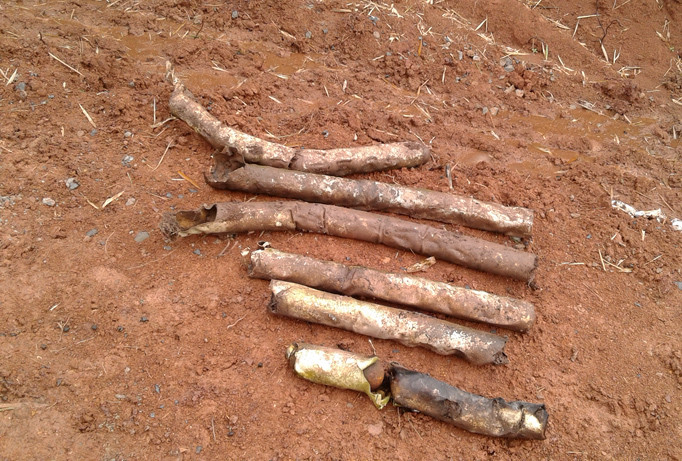 Bom bi được phát hiện ở khu vực bản Troan Thượng (xã Xy, Hướng Hóa, Quảng Trị). Ảnh: H.Thơ.