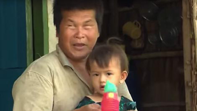 Giờ lão không cô đơn nữa, vì có tiếng cười con trẻ.