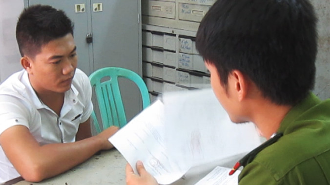 Đối tượng Nguyễn Thanh Nam tại cơ quan công an. Ảnh CA cung cấp.