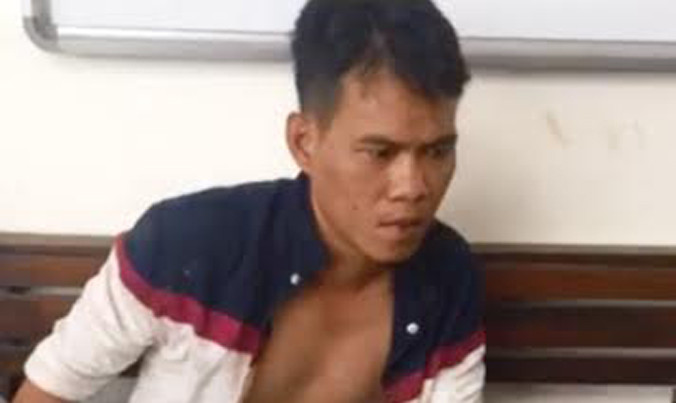 Một trong hai nghi phạm bị bắt.