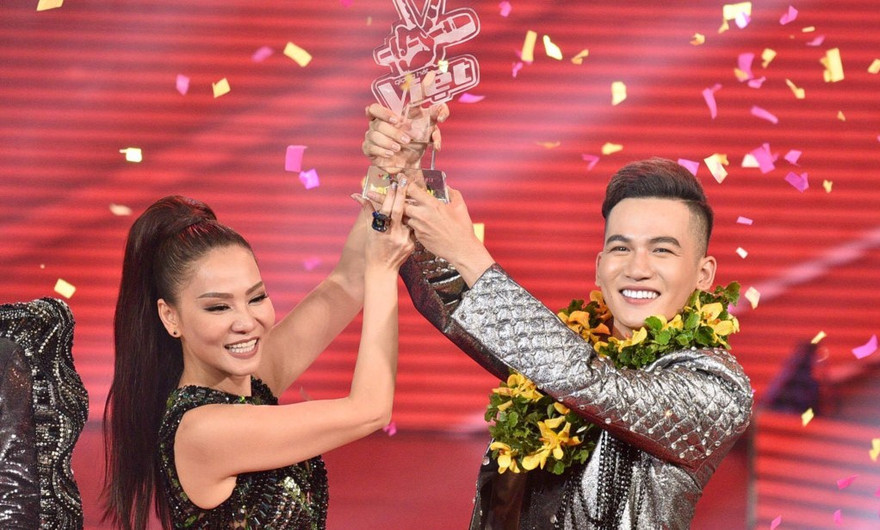 Không bất ngờ, trò cưng của Thu Minh trở thành Quán quân Giọng hát Việt 2017. Ảnh: Bá Ngọc.