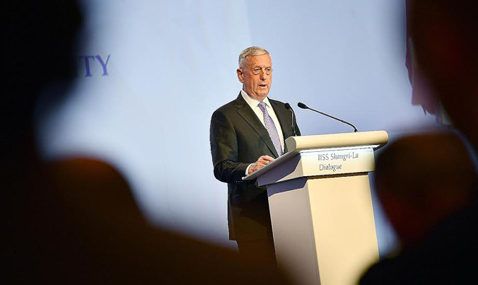 Bộ trưởng Quốc phòng Mỹ James Mattis phát biểu tại Shangri-La 2017. Ảnh: Straitstimes