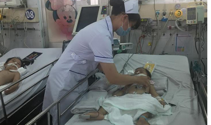 Nhiều bệnh nhi đã rơi vào hôn mê sâu.