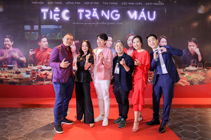 Đạo diễn Nguyễn Quang Dũng và dàn diễn viên