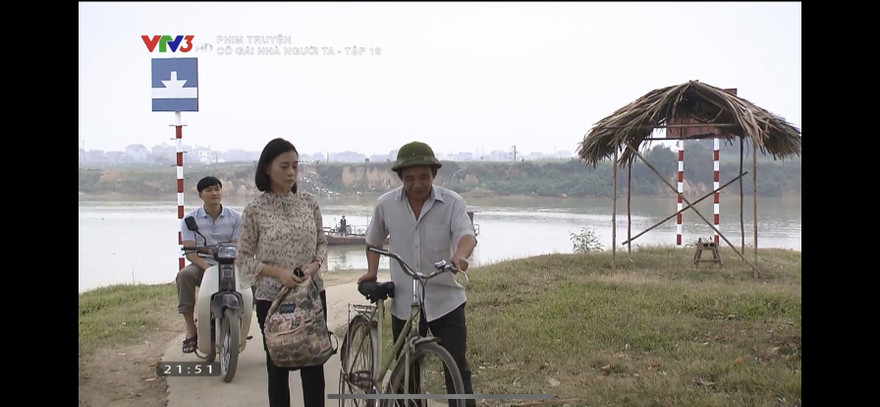 Ông Bá (Quang Tèo) chịu đón con gái Uyên (Phương Oanh) về nhà sau vụ cháy