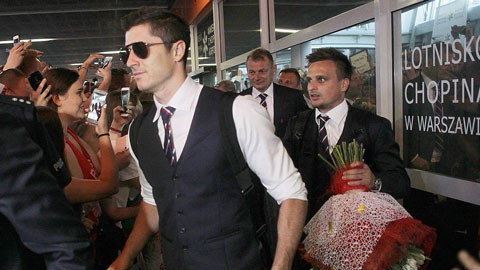 Tuyển Ba Lan về nhà như những người hùng