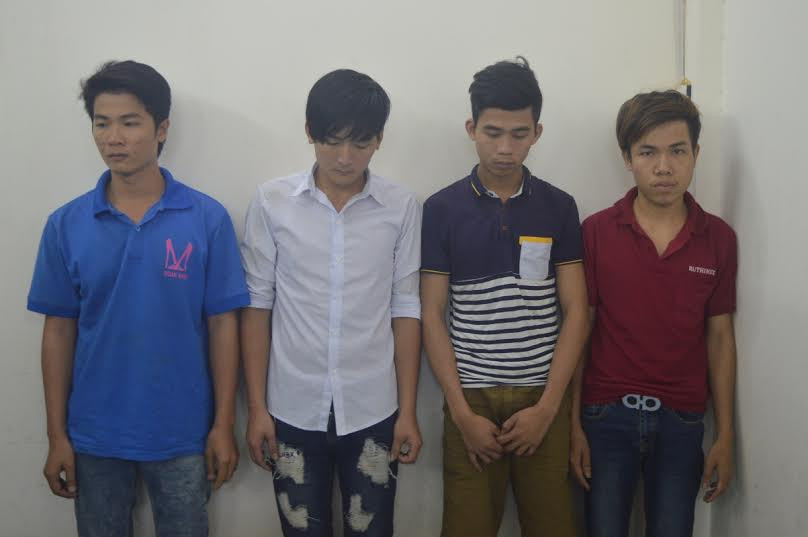 Hiếu, Đạt, Phong, Tùng tại công an.