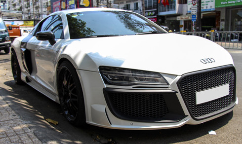 Audi R8 trên đường phố Sài Gòn. 