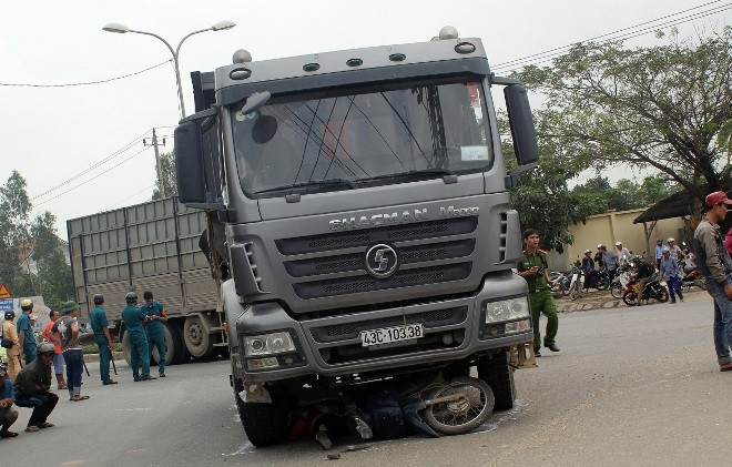 Hiện trường vụ tai nạn làm chị H. tử vong.