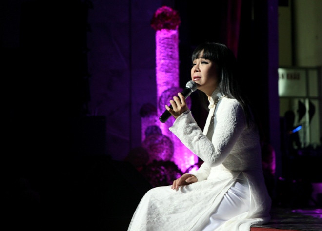 Ánh Tuyết trong đêm nhạc Văn Cao- Phạm Duy- Trịnh Công Sơn tại Hà Nội tháng 4/2013- Ảnh: N.M.Hà