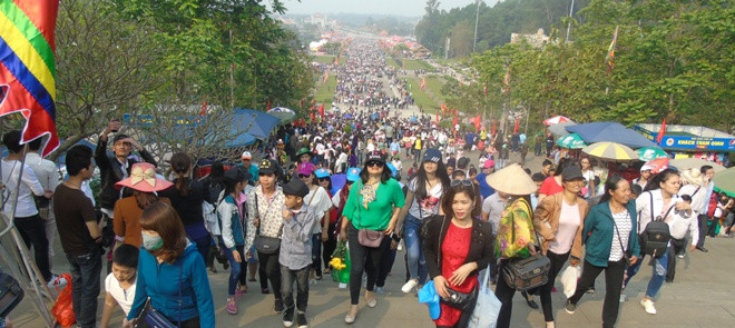 Hàng triệu người hành hương về Đền Hùng thắp hương dịp Giỗ Tổ hằng năm 