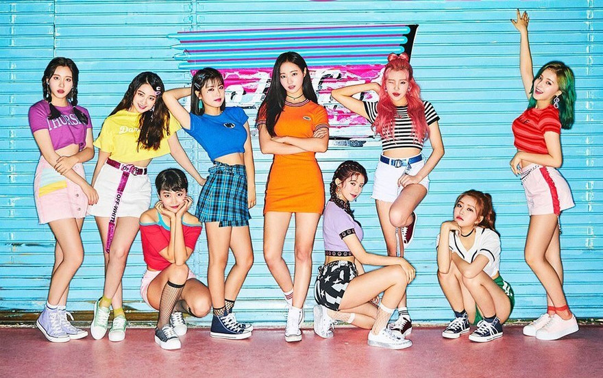Nhóm nhạc nữ MOMOLAND.
