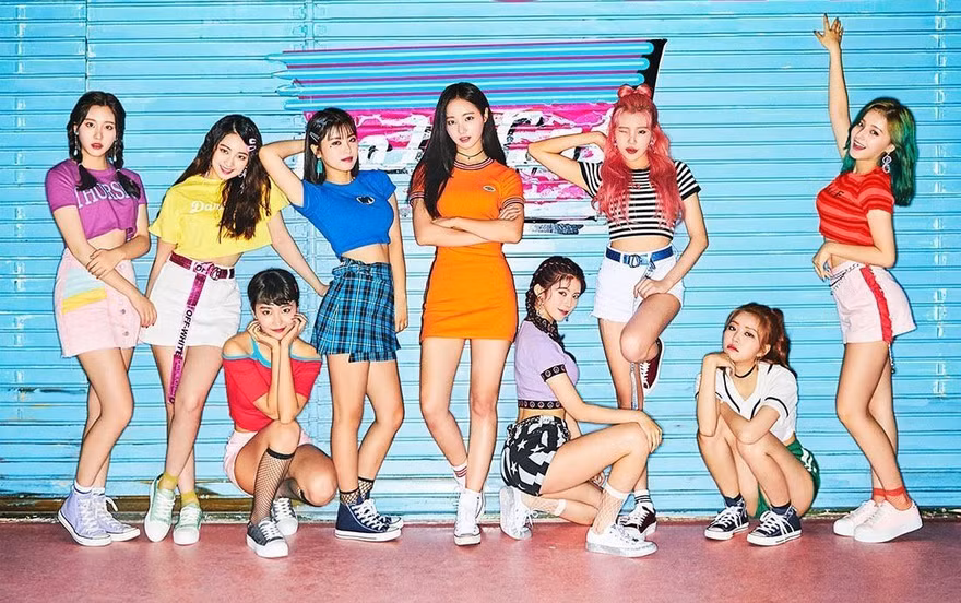 Nhóm nhạc nữ MOMOLAND.