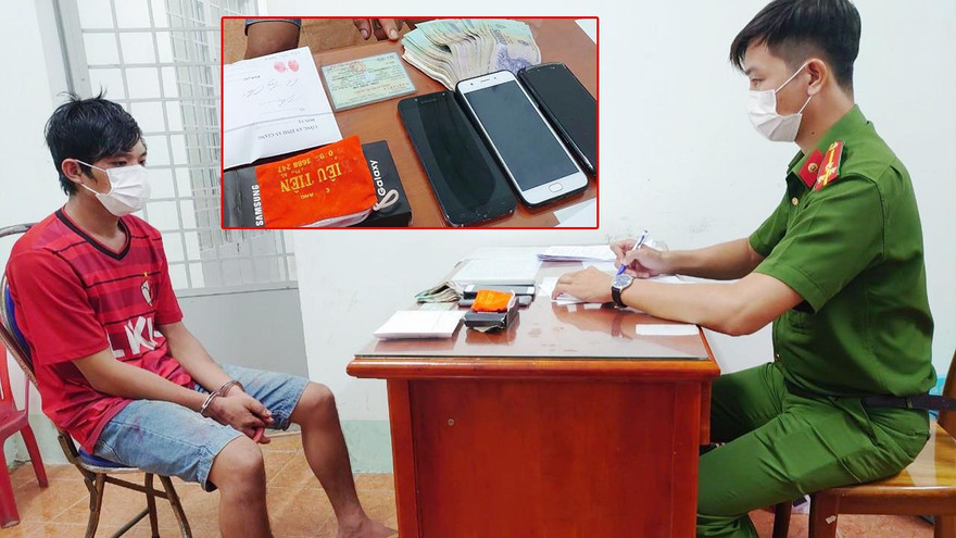 Đối tượng Cân cùng tang vật.