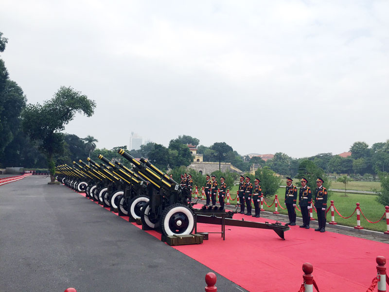 Bắn 21 phát đại bác chào mừng ông Tập Cận Bình