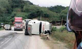 Hung thần container tự đổ, đè chết một người dân. Ảnh: A Khoan.