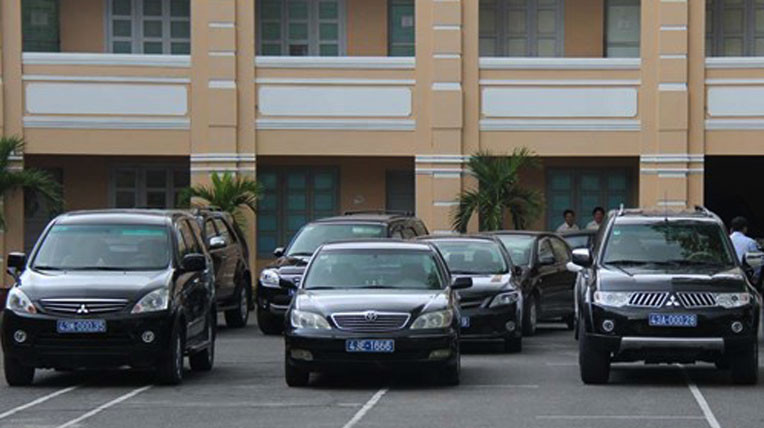 Chủ tịch UBND tỉnh được đi xe công bao nhiêu tiền?