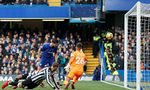 Khả năng đánh đầu đẳng cấp cho thấy Morata rất phù hợp với Ngoại hạng Anh. Ảnh: Reuters.