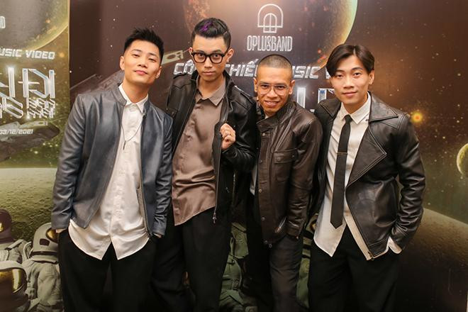 Nhóm Oplus có bước ngoặt lớn trong âm nhạc.