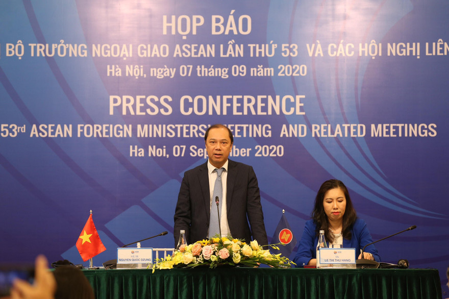 Thứ trưởng Nguyễn Quốc Dũng chủ trì họp báo chiều 7/9. (Ảnh: Như Ý)