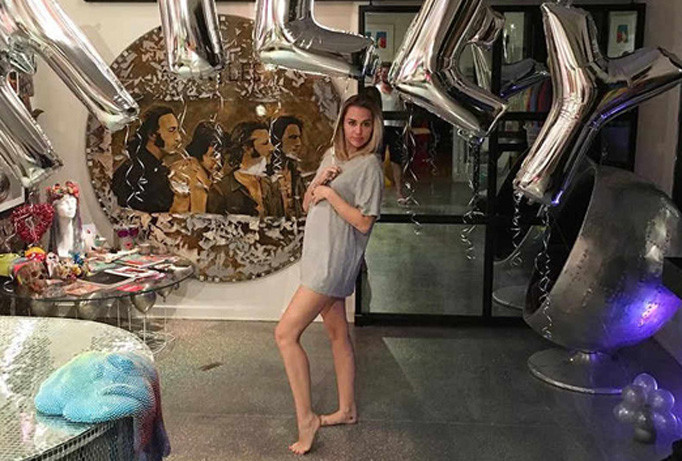 Bức ảnh khiến fan tưởng nhầm Miley có bầu.