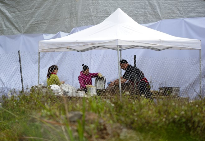 Các đầu bếp phục vụ đoàn làm phim có cả người Việt và người nước ngoài.