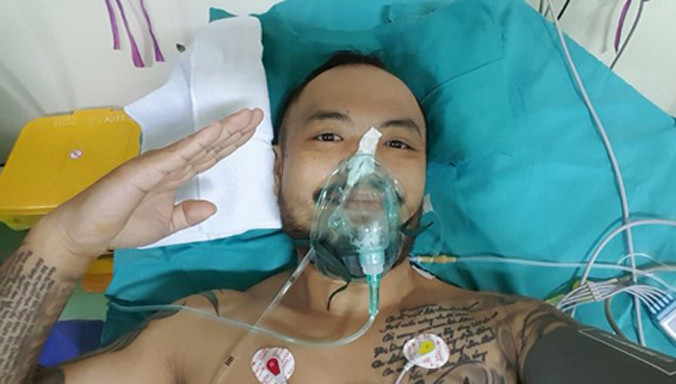 "Hello. Ca mổ thành công. Tôi ổn" - Trần Lập đăng ảnh lên trang cá nhân thông báo tình trạng ngay sau phẫu thuật.