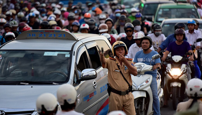 Tình trạng kẹt xe ở TP HCM. Ảnh: Lê Quân.