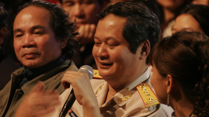 Nhạc sĩ An Thuyên và nhạc sĩ Nguyễn Trọng Tạo (ngoài cùng, bên trái) trong một chương trình nghệ thuật. Ảnh: Nguyễn Đình Toán.