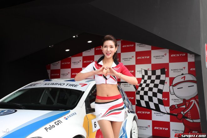 Mỹ nhân khoe sắc tại triển lãm xe hơi Bắc Kinh