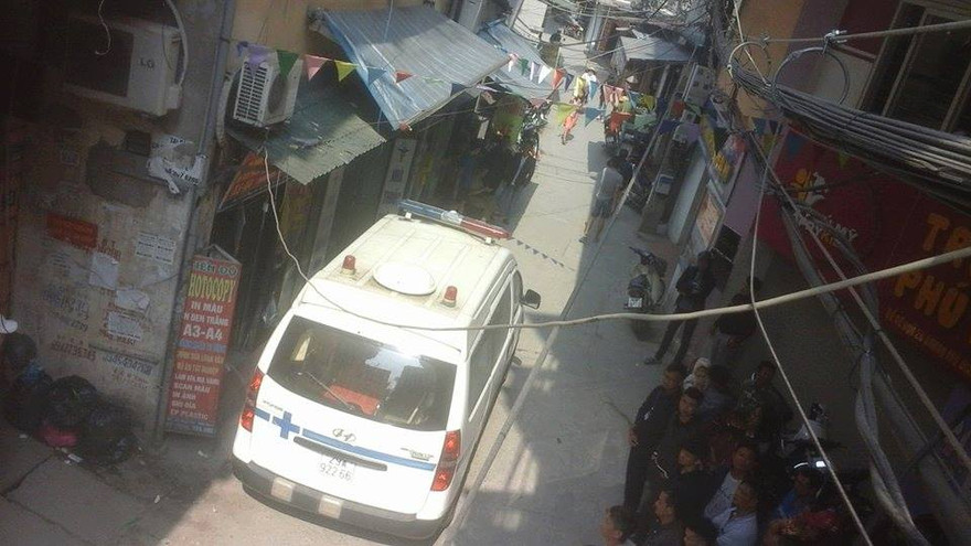 Xe cứu thương có mặt tại nơi xảy ra vụ việc.