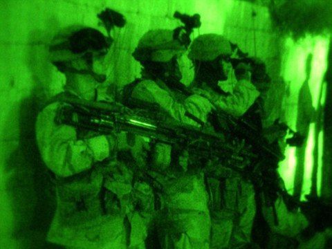 Lực lượng đột kích gồm cả đặc nhiệm SAS của Anh và Delta của Mỹ (Ảnh: Daily Mail)