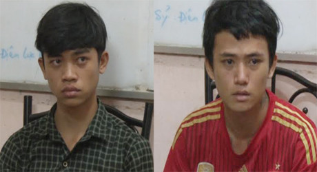 Bằng (trái) và Khang tại cơ quan điều tra.