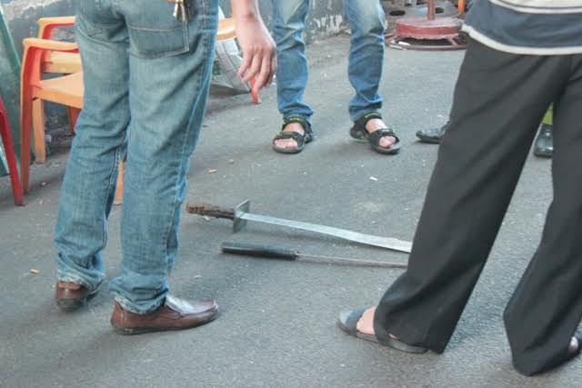 Hung khí các đối tượng vứt lại