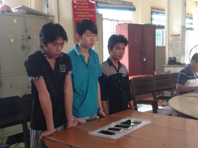 Các nghi can bị công an bắt giữ. Ảnh CA cung cấp