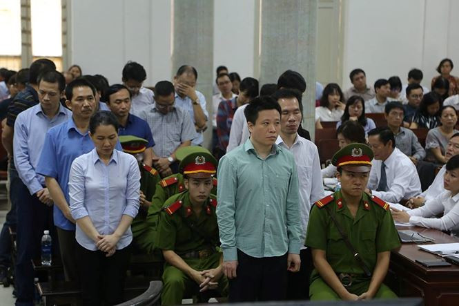 Bị cáo Hà Văn Thắm và đồng phạm tại phiên tòa.