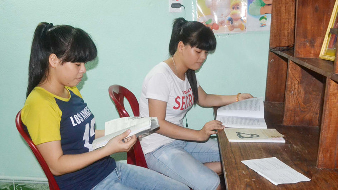 Hai chị em Thu Thảo và Cẩm Nhung. ảnh: N.C 