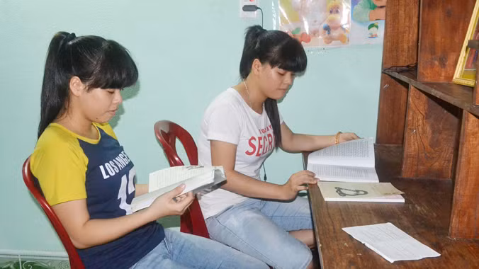 Hai chị em Thu Thảo và Cẩm Nhung. ảnh: N.C 