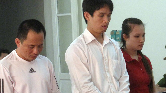 Các bị cáo trước vành móng ngựa.