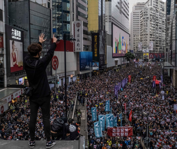 Bắc Kinh nói rằng biểu tình bạo loạn ở Hong Kong có thế lực nước ngoài đứng sau. (Ảnh: NYT)