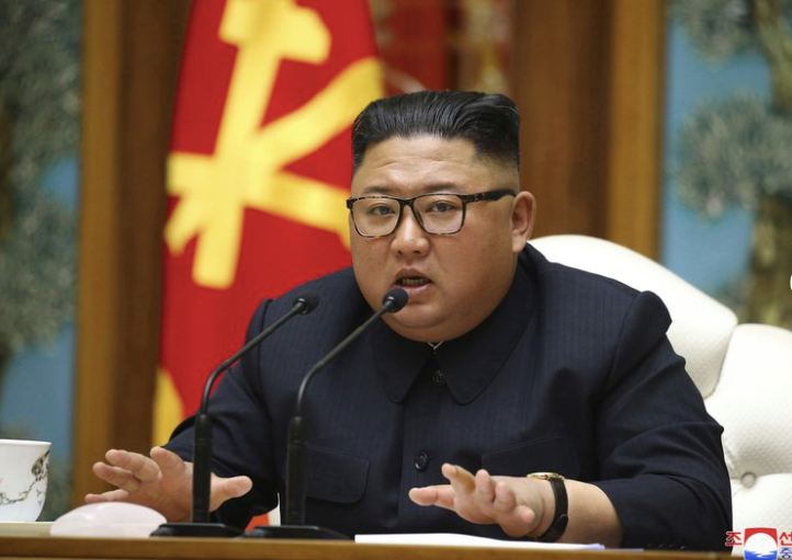 Hình ảnh ông Kim Jong Un chủ trì cuộc họp của bộ chính trị ngày 11/4 được báo chí Triều Tiên đăng tải. (Ảnh: KCNA)