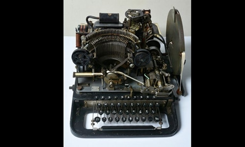 Máy Lorenz. Ảnh: AFP.