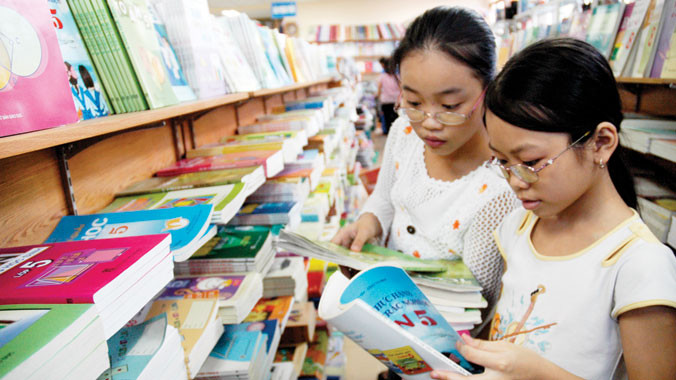  Một số ý kiến cho rằng SGK phổ thông còn nhiều bất cập, cần lấy ý kiến rộng rãi các nhà khoa học, nhà giáo. Ảnh: Hồng Vĩnh