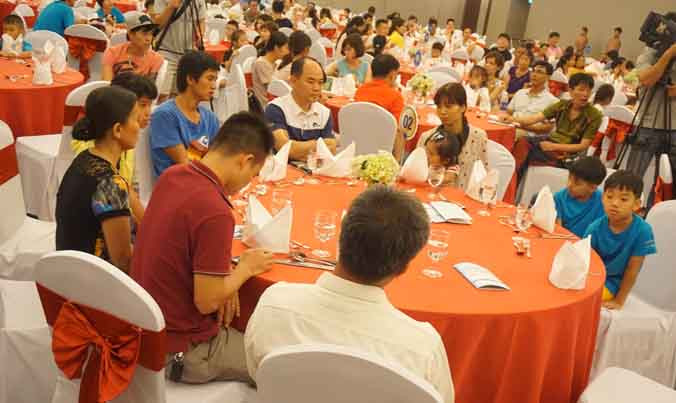 Bữa tiệc ấm áp dành cho 27 gia đình Việt- Hàn.