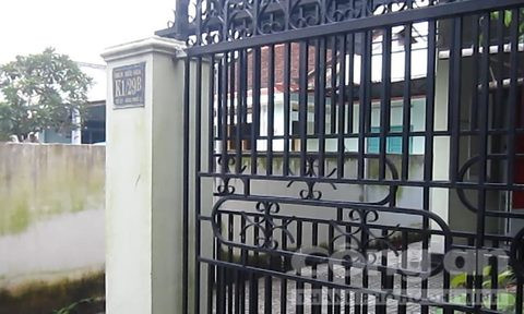 Căn nhà nơi nạn nhân treo cổ tự tử.