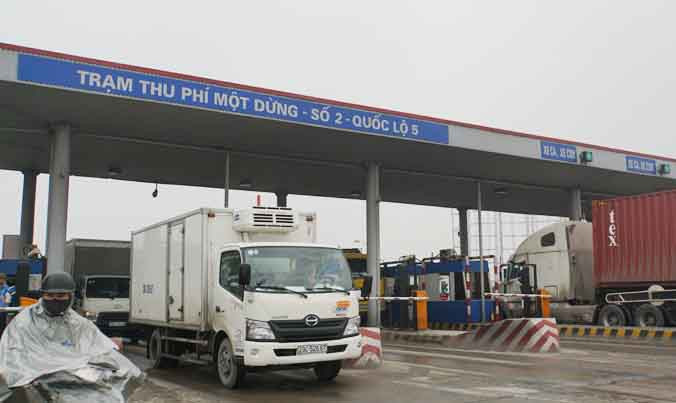 Trạm thu phí trên QL 5. Ảnh: Sỹ Lực.
