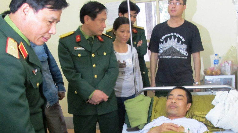 Lãnh đạo Bộ Tư lệnh QK4 thăm, động viên những người gặp nạn