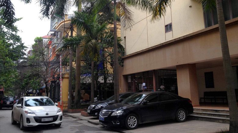 Khu nhà công vụ tại Hoàng Cầu (Hà Nội), nơi có không ít quan chức về hưu chưa trả lại nhà. Ảnh: Như Ý