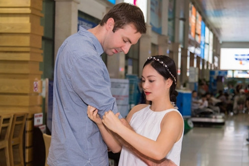 Cả hai gặp nhau từ tháng 7/2017 và công khai yêu nhau vào đầu năm 2018.