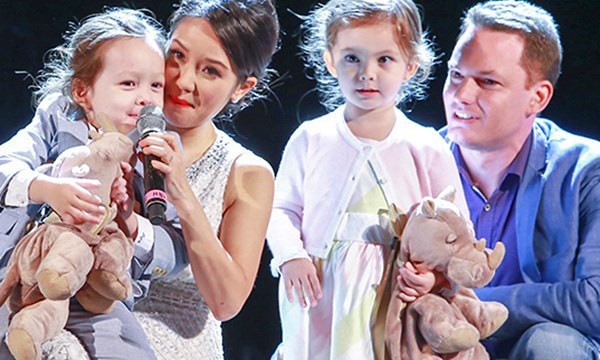 Phát sốt với vẻ lai tây 'thần thánh' của cặp song sinh nhà Hồng Nhung